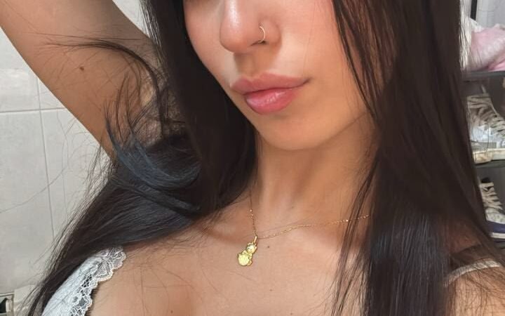 Valentina: renda branca e olho molhado